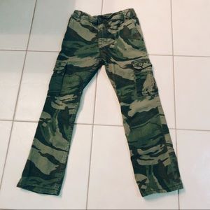Size 7 Wrangler Camo Pants only worn 1 time !!